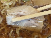 申し訳なさそうな小さなチャーシュー！