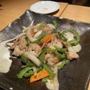ジャンボシュウマイが出てくるかと思ったら豚肉細切れとゴーヤの炒め物