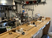 コンパクトな店内
