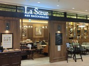 La Soeur AUX BACCHANALES
