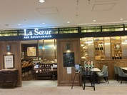 La Soeur AUX BACCHANALES