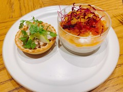 魚介のタルタルムース、白レバーペーストと季節フルーツのタルト