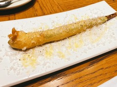 グリーンアスパラの一本揚げ〜パルミジャーノチーズをかけて〜