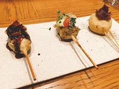 穴子と焼きナス　赤シソとショウガ、豚肩ロース　グリーンマスタード、ロッシーニ　