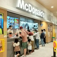老若男女、みんなのマック。