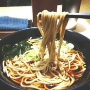 かけ蕎麦の麺リフト(箸持ち上げ)