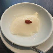 ランチデザートの杏仁豆腐