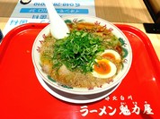 真っ赤な名入りトレーが素敵、魁力屋