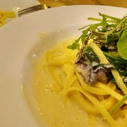 牡蠣とほうれん草のカルボナーラ