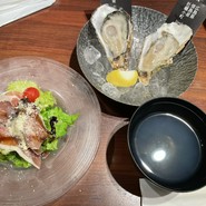 コースのサラダにも牡蠣、今回は広島産生牡蠣を頂きました。