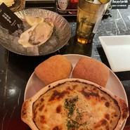 スクラッチA賞の北海道産生牡蠣と牡蠣とポテトのグラタン〜濃厚牡蠣のホワイトソース〜、ブレッド2ピースと一緒に頂きました。