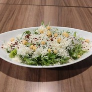 チーズたっぷりシーザーサラダ