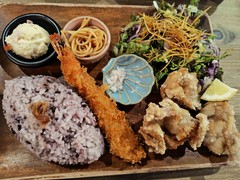 玉ねぎ倉庫跡地　志知カフェ　