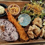 玉ねぎ倉庫跡地　志知カフェ　