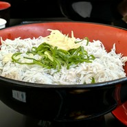 釜揚げしらす丼。東名高速グルメ。