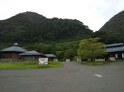 もにわの湯（左）、茂庭ふるさと館（右）