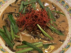 一般的な担々麺とは見た目が異なる担々麺！