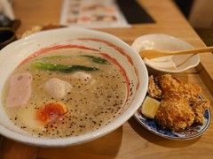 濃厚鶏白湯麺&鶏唐揚定食 ￥1,000 / 限定ランチ