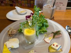 自家製ジンジャエール辛口と前菜盛り合わせ