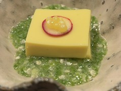 トウモロコシの寄せ豆腐、マスのキャビアのせ。オクラのネバタレかけ。