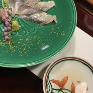 煎り酒という調味料でいただきます。