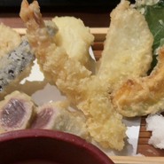 揚げたての天ぷらは種類が沢山あります！