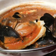 Queen of Fish R25 （クイーン オブ フィッシュ アールニジュウゴ）