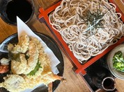 ザルそばと天ぷら盛り合わせ