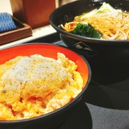 かけ蕎麦とミニカツ丼、つまりそういうことです。