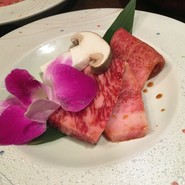 牛刺しと焼肉としゃぶしゃぶと。仔虎国分町店