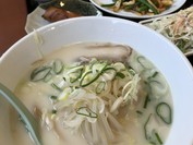 ニンニクの芽と豚肉炒めランチ（豚骨ラーメン、揚げ餃子）