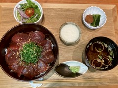 まぐろの漬け丼