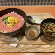 とろたく丼