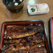 鰻重    混んでるけど、仕事にムラがあるかなぁ