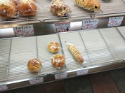 リーズナブルなパン屋さんです