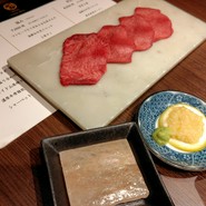 和牛焼肉　やくにく　路地裏