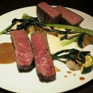 炭焼きステーキとワイン obiobi