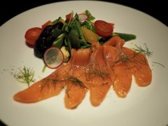 炭焼きステーキとワイン obiobi