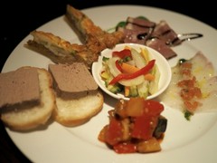 炭焼きステーキとワイン obiobi