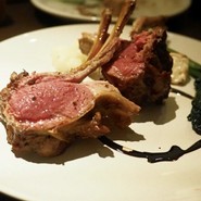 炭焼きステーキとワイン obiobi