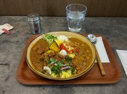 あいがけ3種盛り（キーマカレー+ラムカレー・豆と野菜のポタージュカレー）