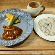 エレファンズカフェ＆バル