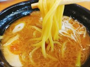 くら寿司の味噌ラーメン、麺リフト。