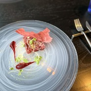 マグロとビーツのタルタル　