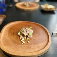 フランス産カモ肉のロースト　はちみつ風味　無花果とゴルゴンゾーラのタルト