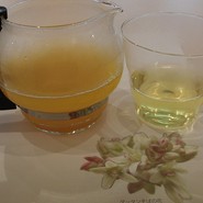 そば湯（左）とそば茶（右）