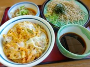 山田セット(かき揚げ丼 ざる蕎麦 もつ煮込み)