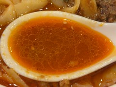 パンチのある辛さと痺れの麻辣スープ！