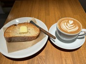 カフェラテ、モーニングトースト