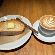 カフェラテ、モーニングトースト